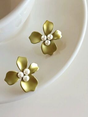 NEW Matte Sage Green Floral Studs with Aurora Pearls | S925 Silver